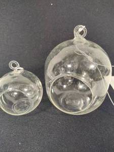 lot 71 image: Two Hard Plastic Hanging Terrariums