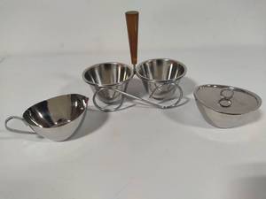 lot 88 image: ChromeStainless Serving Pieces