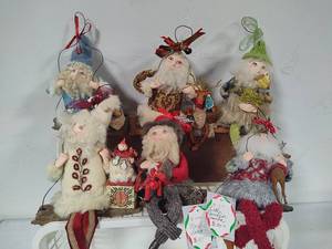 lot 91 image: Nordic Santa Shelf Sitters