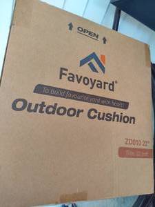 lot 109 image: Favoyard 22 Outdoor Patio Cushions New in Box