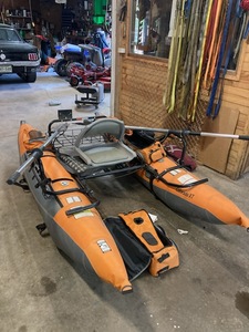 lot 16 image: Single Seat Personal Pontoon Fishing Boat