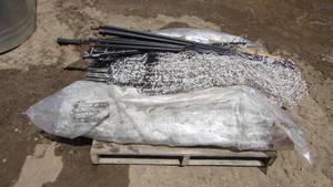 lot 19 image: Lot of Poultry Fencing With Stakes