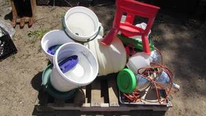 lot 25 image: Lot of Poultry Supplies