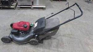 lot 46 image: Honda Push Lawn Mower With Bagger