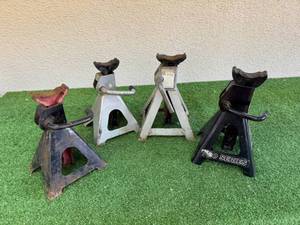 lot 78 image: Jack Stands