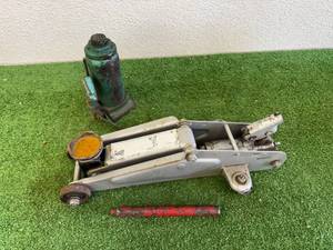 lot 90 image: Floor Jack & Hydraulic Jack