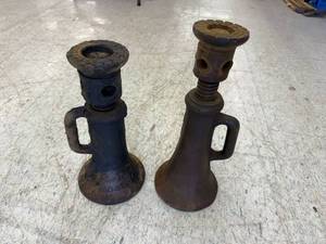 lot 124 image: Large Vintage Jacks