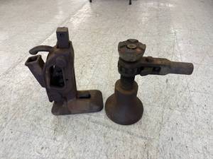 lot 131 image: Large Vintage Jacks