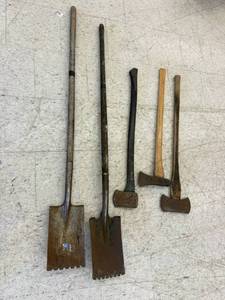 lot 155 image: Long Handled Tools