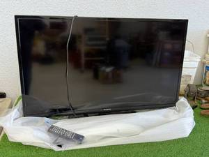 lot 4 image: Westinghouse 40 Flatscreen TV with Remote Model DWM40F3G1