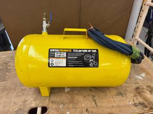 lot 7 image: Portable 11 Gallon Air Tank & Air Hose