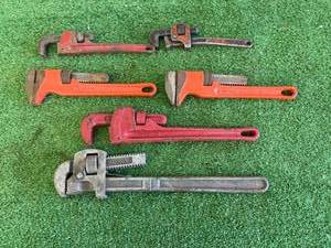 lot 44 image: Pipe Wrenches