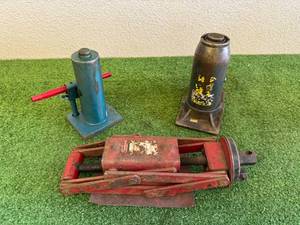 lot 206 image: Jacks