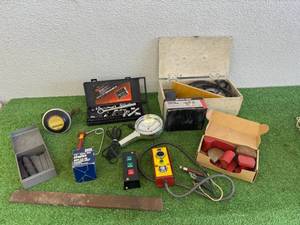 lot 207 image: Mixed Lot