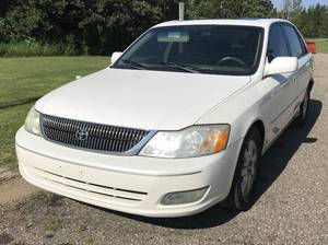 lot 3 image: 2002 Toyota Avalon XLS