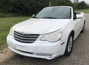 lot 1 image: 2010 Chrysler Sebring Touring Convertible