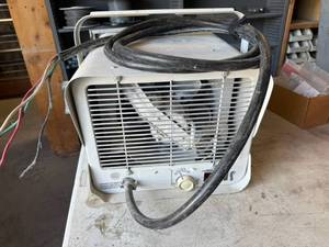lot 58 image: 5000W Garage Heater