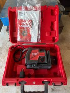 lot 65 image: Milwaukee Cross Line Laser