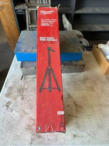 lot 66 image: Milwaukee 72 Laser Tripod