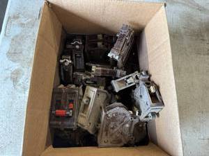 lot 100 image: Wadsworth Electric Breakers