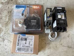 lot 103 image: Siemens 20A Breakers
