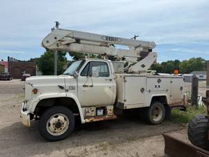 1987 Chevrolet 2.5 Ton Versalift Boom Truck