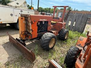 lot 3 image: Ditch Witch R40