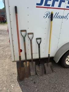 lot 31 image: Shovels