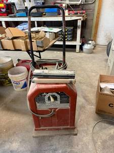 lot 50 image: Lincoln Electric AC-225-S Welder on Cart