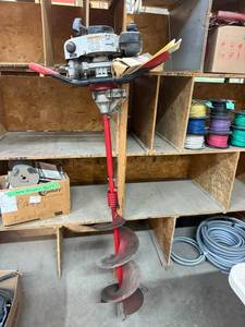 lot 170 image: Earthquake Power Earth Auger Model 9000 with Extension