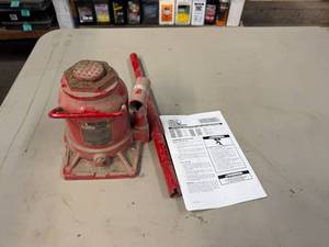lot 181 image: 20 Ton Hydraulic Bottle Jack