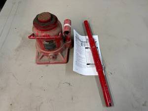 lot 182 image: 20 Ton Hydraulic Bottle Jack