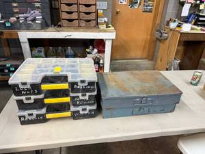 lot 188 image: 5 Storage Organizers