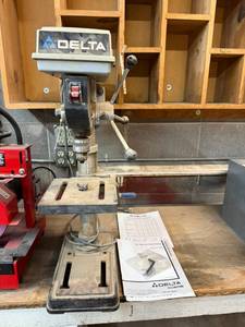 lot 200 image: Delta Model 11-985 10 Bench Drill Press