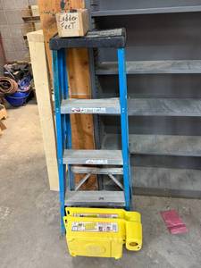 lot 256 image: Keller 4 Stepladder, Replacement Foot Kit & Ladder Mates
