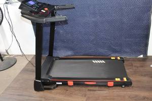 lot 24 image: Electric Treadmill with Digital Display and Incline Adjustment