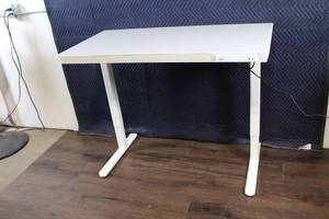 lot 31 image: Height Adjustable Electric Standing Desk with Control Panel
