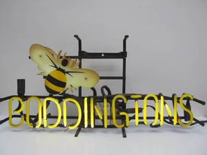 lot 31 image: Great Looking Lighted BODDINGTONS Neon Beer Sign wBee