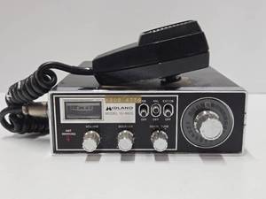 lot 128 image: Very Cool Vintage MIDLAND Model 13-882C CB Radio