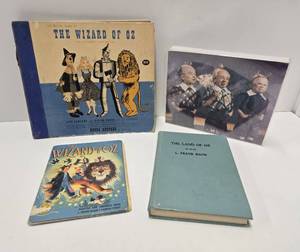 lot 143 image: Estate Lot of Vintage WIZARD OF OZ Items 