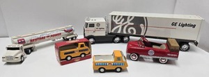 lot 152 image: Assorted Diecast Vehicles Semi Trucks & 2 Vintage Tonkas