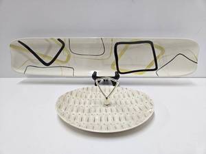 lot 153 image: 2 Great Looking Mid Century RED WING Pottery Serving Trays