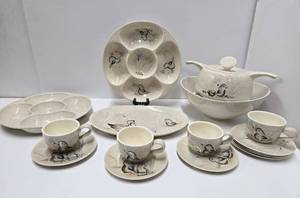lot 156 image: Lot of Mid Century RED WING Bob White Dishware