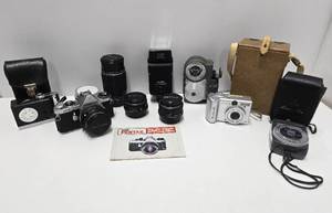 lot 162 image: Estate Lot w Newer & Vintage Cameras 