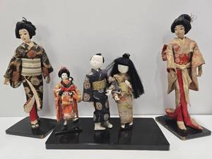 lot 163 image: Group of Handmade Vintage Japanese Dolls