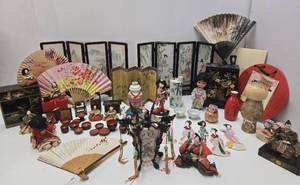 lot 164 image: Estate Collection of Vintage & Antique Japanese Dolls, Doll Furniture etc