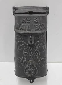 lot 172 image: Nice Old Vintage Cast Iron No. 3 Mail Box