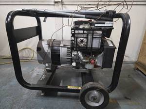 lot 175 image: Good Working Generac 3000 Watt Generator