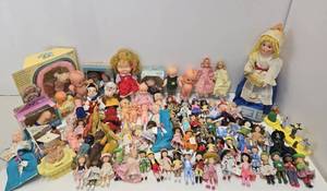 lot 178 image: Large Estate Collection of Vintage Dolls 