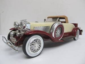 lot 50 image: Large Vintage JIM BEAM 1935 Duesenberg Decanter